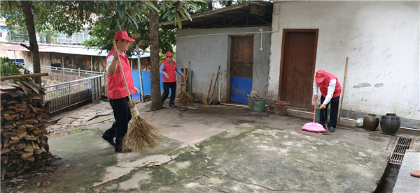 養(yǎng)老院獻(xiàn)愛(ài)心活動(dòng)